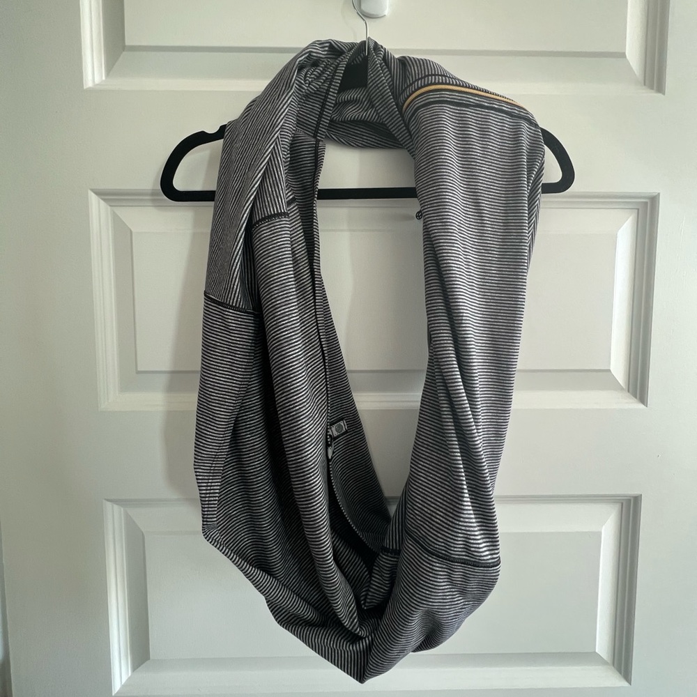 Lululemon Vinyasa Infinity Scarf Wrap Striped Heather Gray Gold Black Luxury